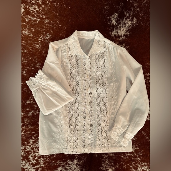 White laced button down blouse - Picture 3 of 4